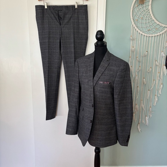 Paisley & Gray Other - Paisley & Gray Slimfit Men's Gray Checkered Suit